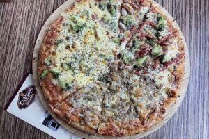 Divino&rsquo;s Pizzeria
