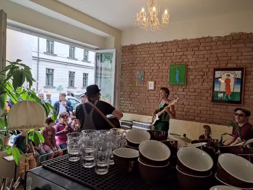 DOKI Caf&eacute; & Mittagstisch