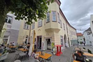 Dom Cafe