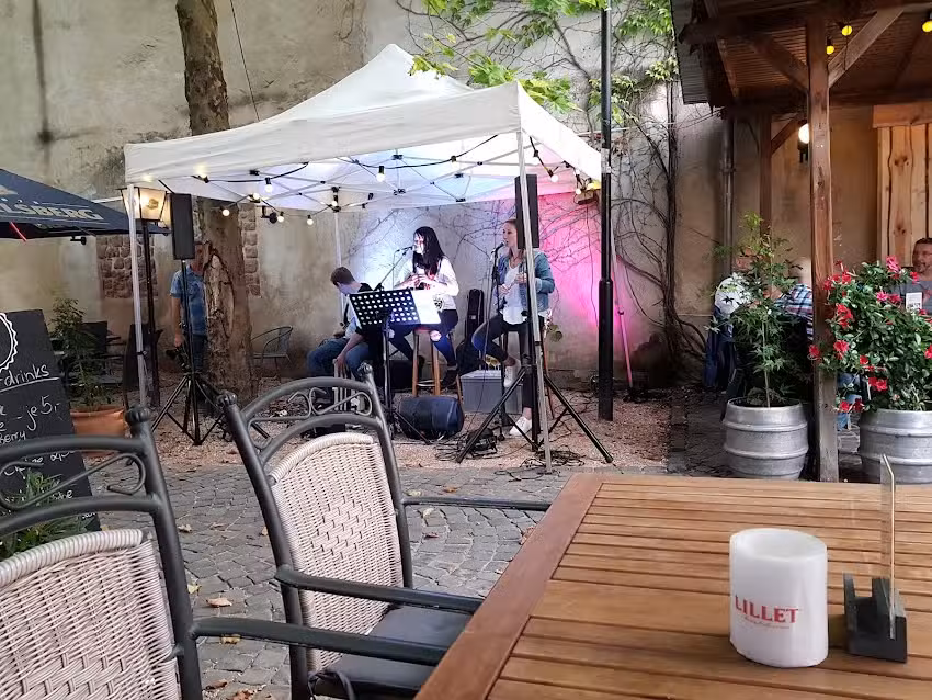 Dom Hotel / LaWendel