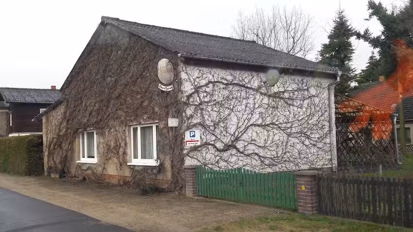 Dorfkrug im Kuhstall