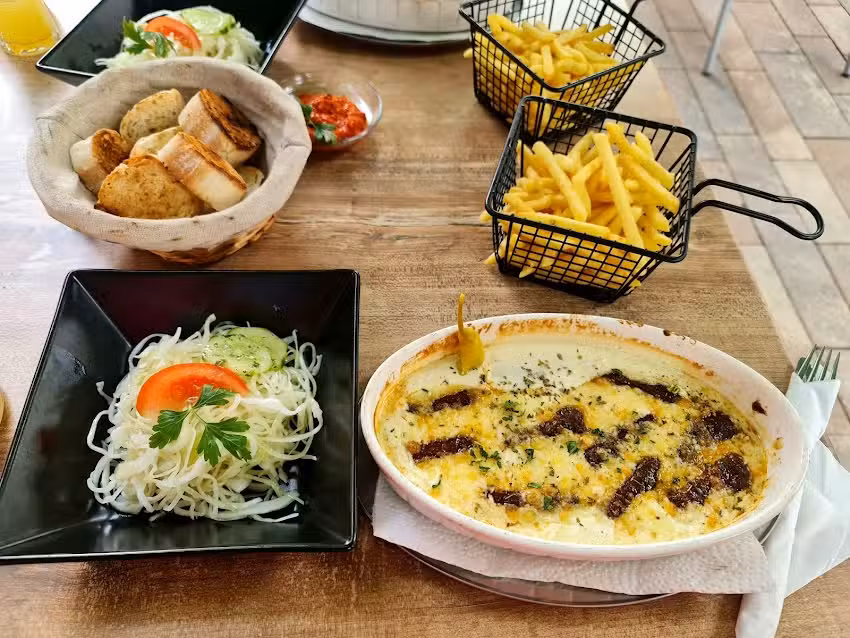 Dura Restaurant Pizzeria & Bistro