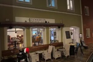 Einstein Cafe&Bar