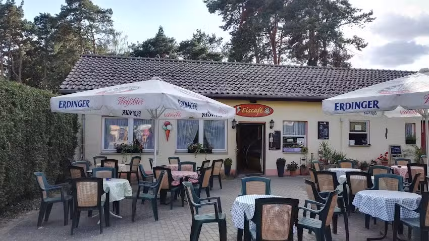 Eiscaf&eacute; am See