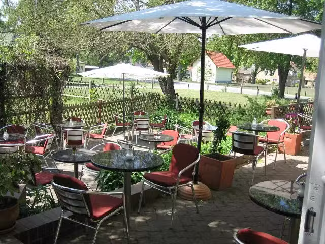 Eiscaf&eacute; &bdquo;Im Gr&uuml;nen&ldquo; &ndash; Zesch am See (b. Zossen)