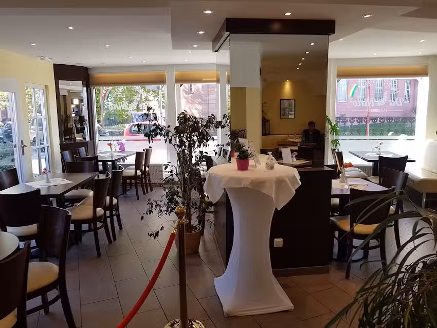 Eiscaf&eacute; La Gondola und Pizzeria Da Nino