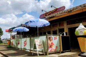 Eiscaf&eacute; Riposo und Eiswagen mieten