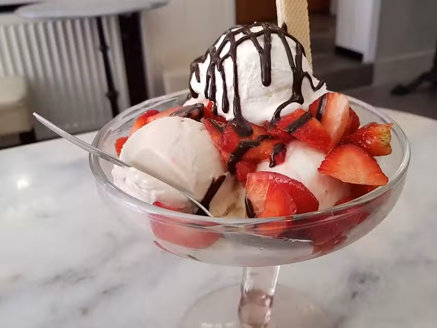 Eisdiele & Milchbar &ndash; Axel Stoltz