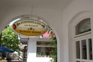 Eispavillon und Pizzapavillon am Kurpark