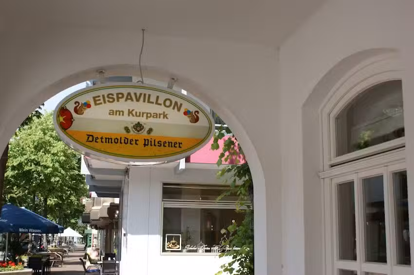 Eispavillon und Pizzapavillon am Kurpark
