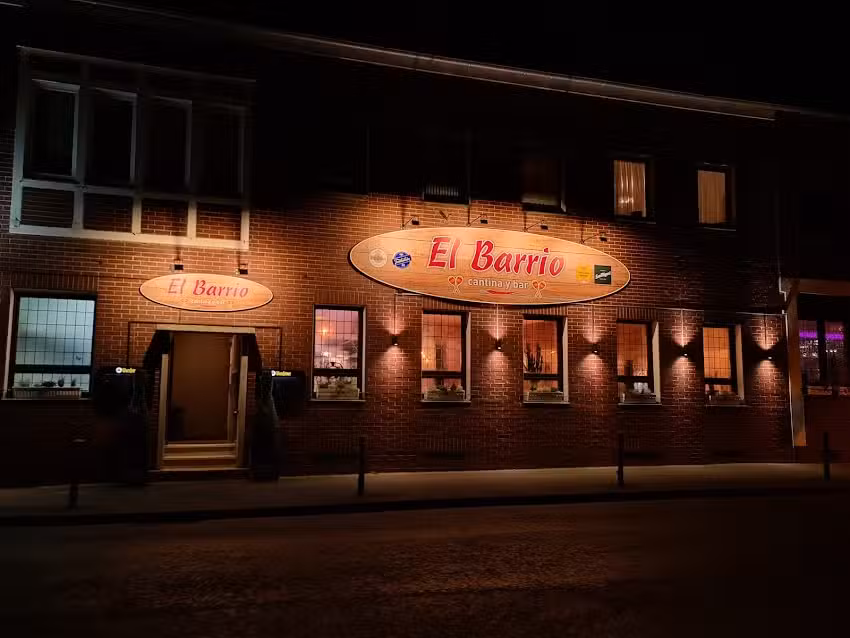 El Barrio Cantina y Bar