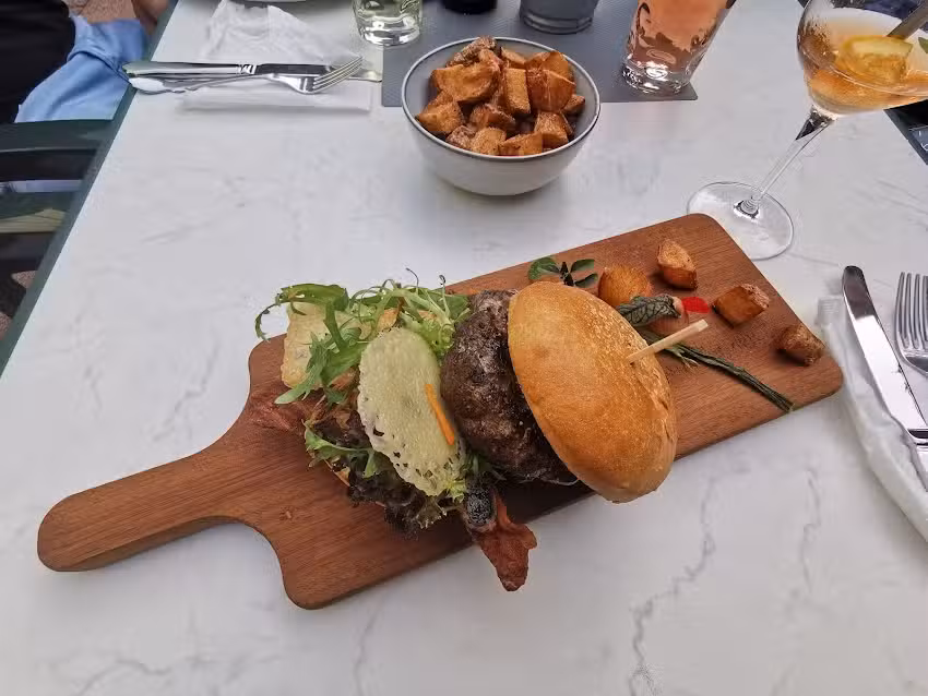 Esszimmer by F. M&uuml;ller