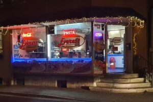 Everest Restaurant XXLSchnitzelsandwich, Pizza und mehr
