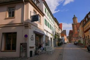 FAHR AWAY &bull; Weinbar & Hotel