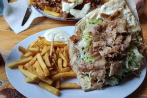 Family Imbiss Bistro(Döner)