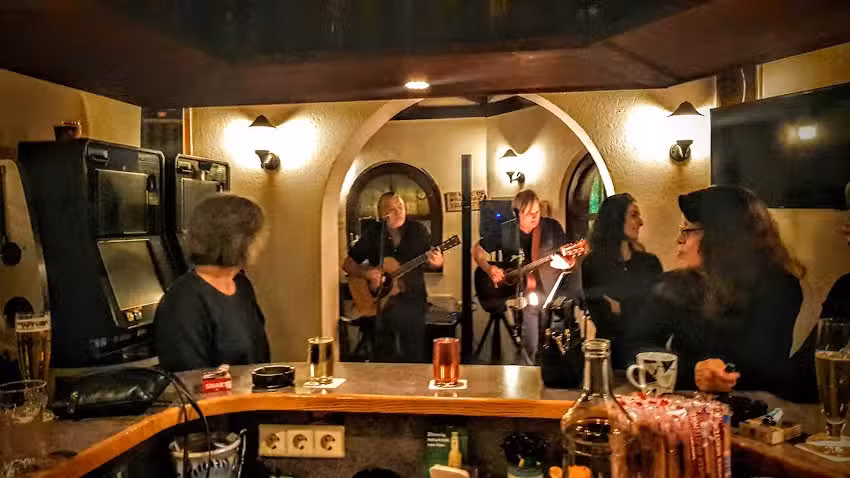 Fettn&auml;pfle Smoking Saloon