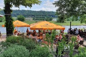 „Feuchte Kurve“ Schankwirtschaft zur Elbterrasse Laubegast