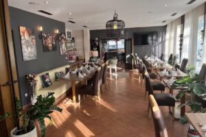 Flamingos Restaurant