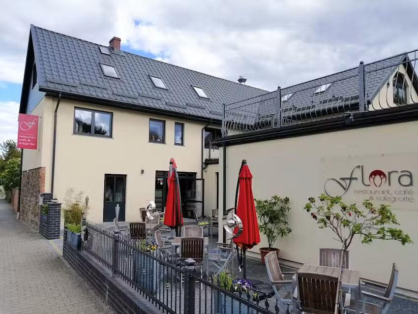 Flora Restaurant, Caf&eacute; und Salzgrotte