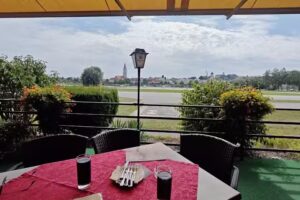 Flugplatz-Restaurant Vilshofen Terrassencafé M+R