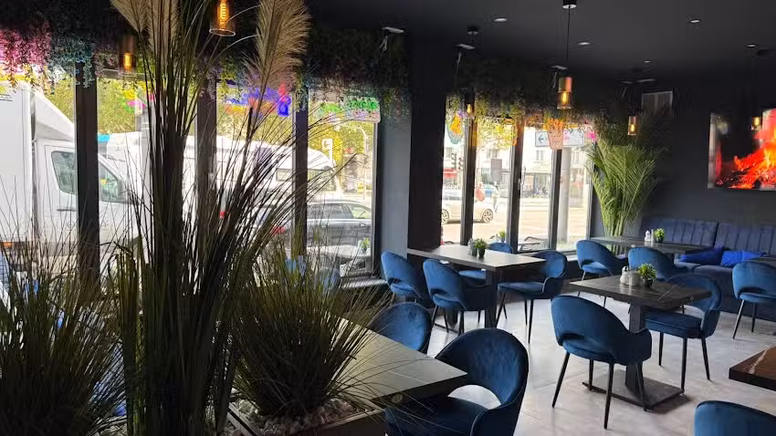 FourSeven Caf&eacute; & Lounge