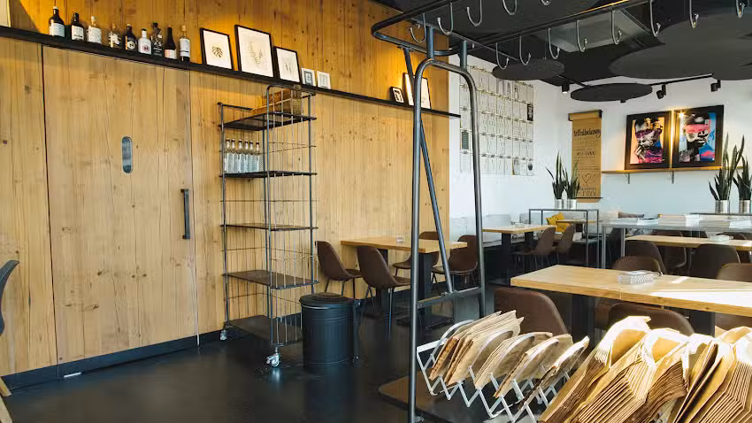 FOXX Deli/Caf&eacute; GmbH & Co. KG