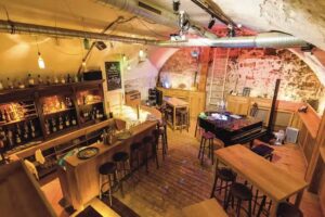 Frau Hopf im Schlo&szlig;caf&eacute;
