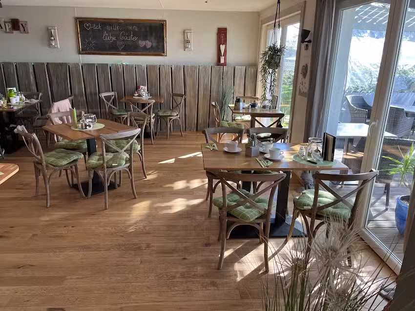 Freiluft &ndash; Teichcaf&eacute;