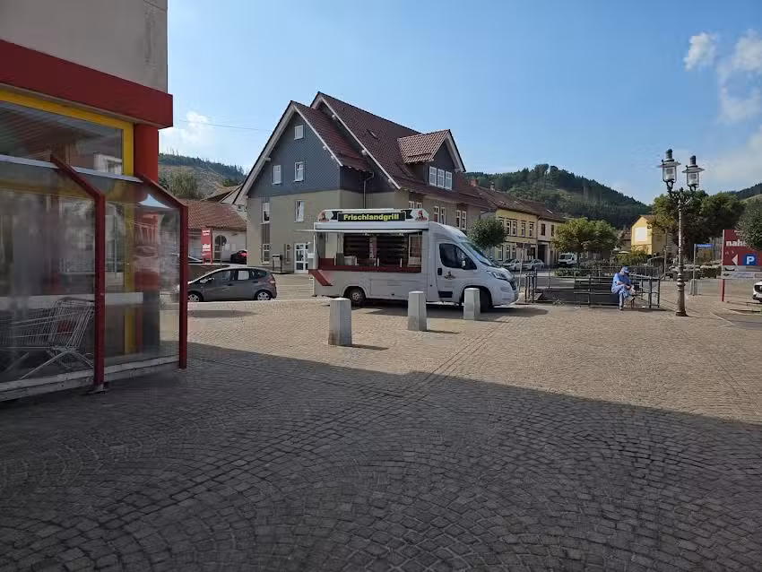 Frischlandgrill Hähnchen Broiler