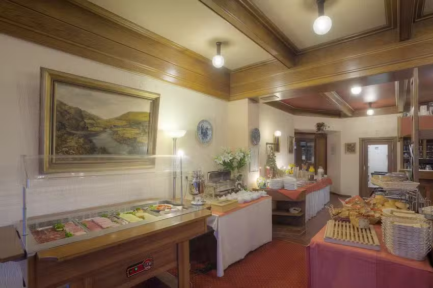 Fr&uuml;hst&uuml;ck & Caf&eacute; Rosenterrasse Waldhotel Sonnenberg Bollendorf