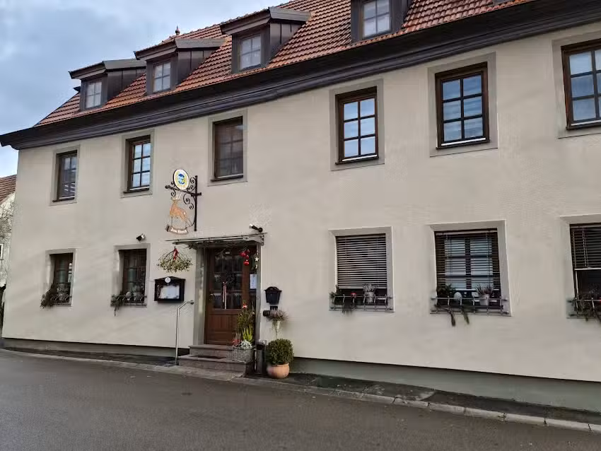 Gasthaus zum Hirsch &ndash; Ralf & Ella Umla