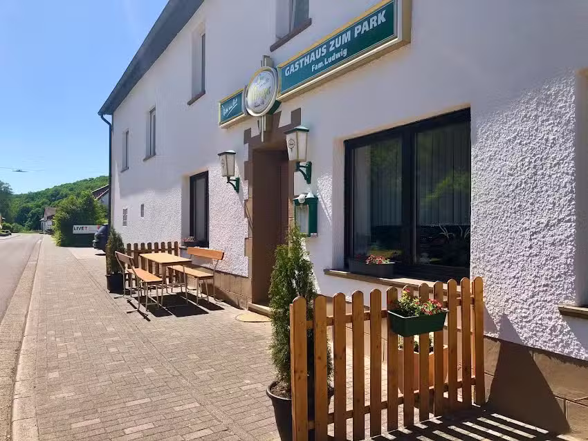 Gasthaus &bdquo;ZUM PARK&ldquo; Fam. Ludwig