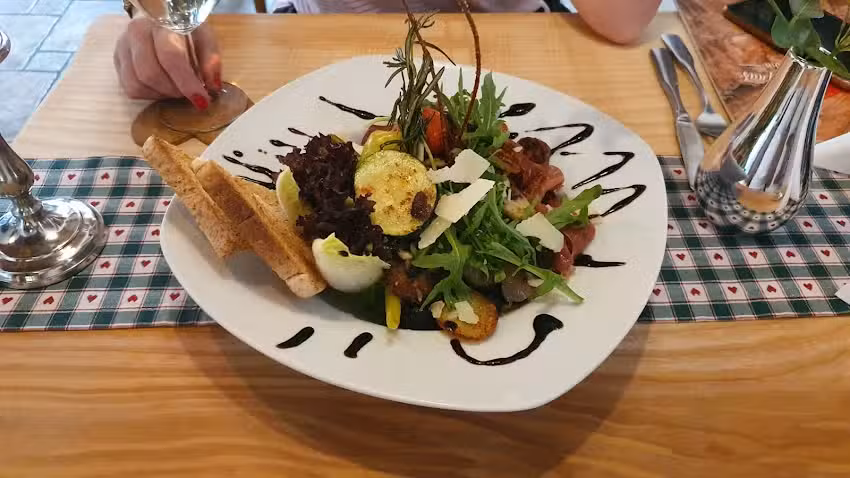Gasthof & Bowlingbahn &bdquo;Das Haus im Haus&ldquo;
