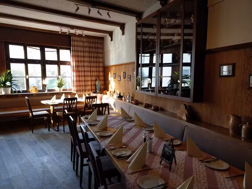 Gasthof Wei&szlig;es Ro&szlig; &ndash; M&ouml;mbris