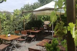 Gaststätte ZUM KRÖNCHEN mit Biergarten