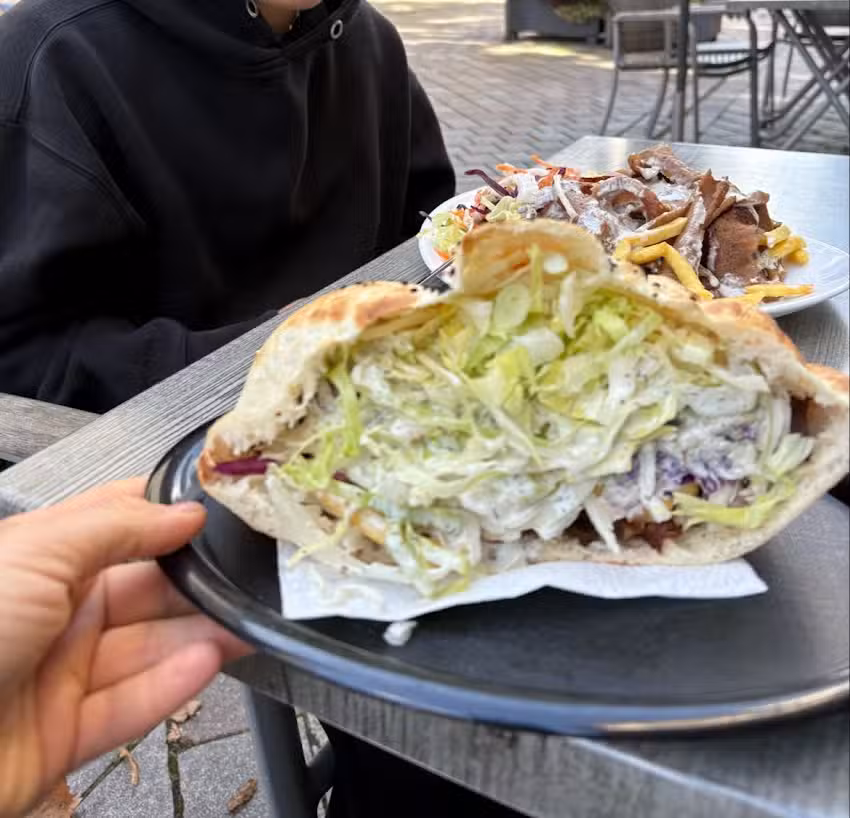Gen&ccedil; &ndash; Kebap &ndash; Pizza &ndash; Salat &ndash; Seit 1999