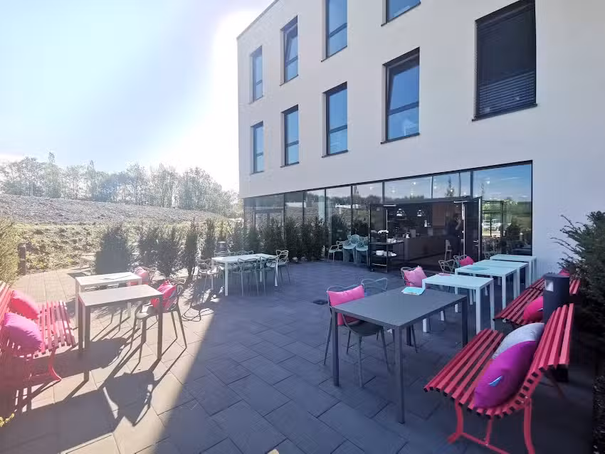 georgs &ndash; Caf&eacute;. Galerie. Bar.