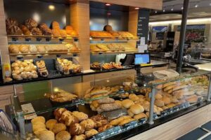 Gerry&acute;s Caf&eacute; & Bistro im Schatten