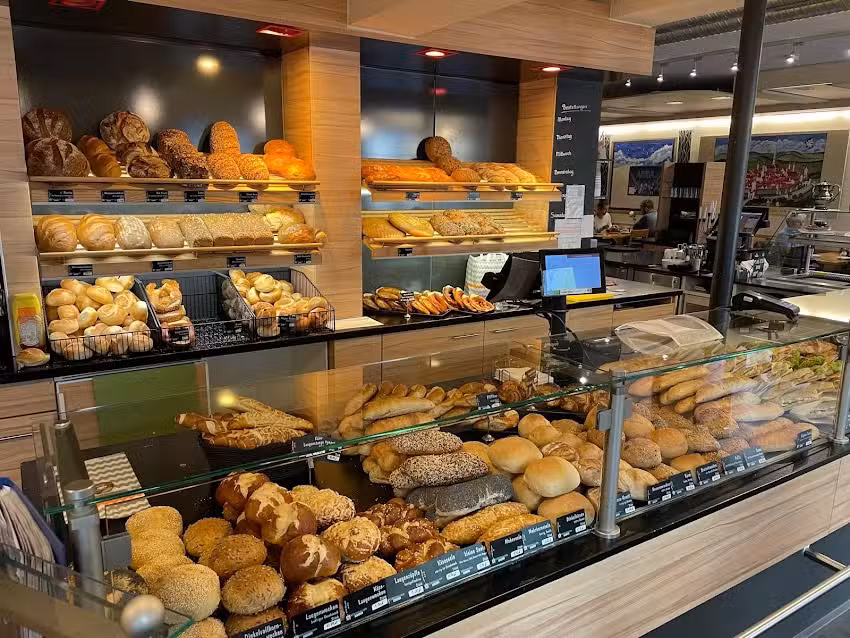 Gerry&acute;s Caf&eacute; & Bistro im Schatten