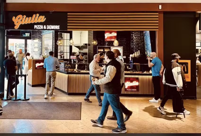 Giulia Pizza & [A] MORE