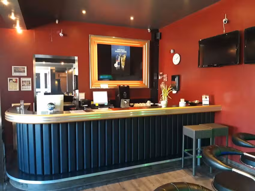 Gl&uuml;ckspilz Sportsbar und Caf&eacute; Lounge