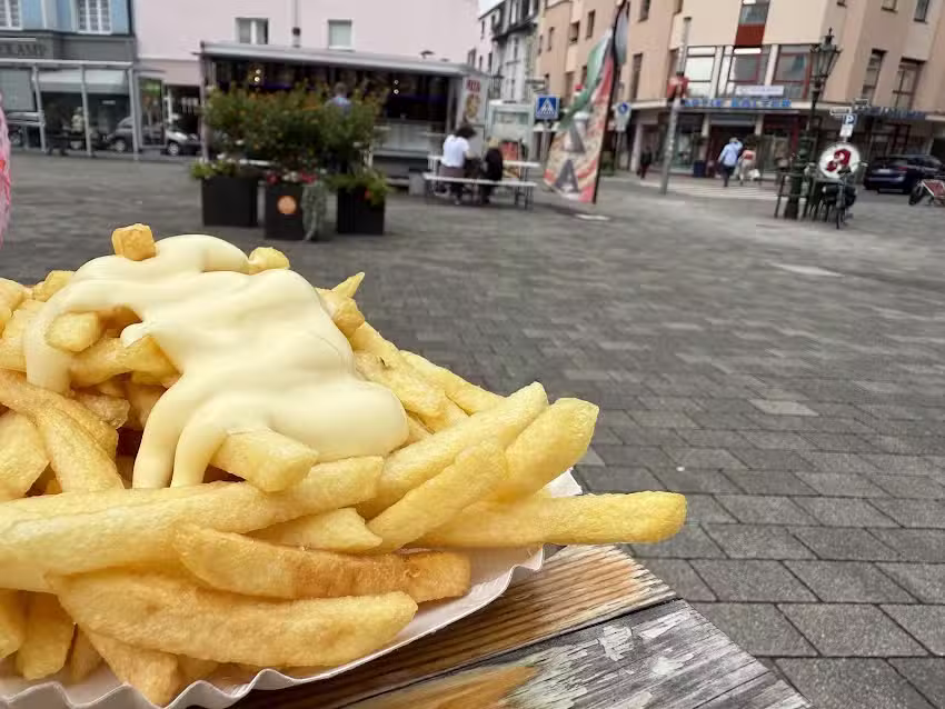 Goldis Imbiss am Benrather Markt