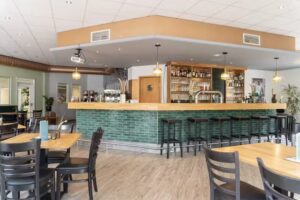 Groni&rsquo;s Restaurant & Bar