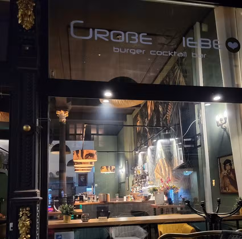 Gro&szlig;e Liebe &ndash; Burger & Bar I Caf&eacute;