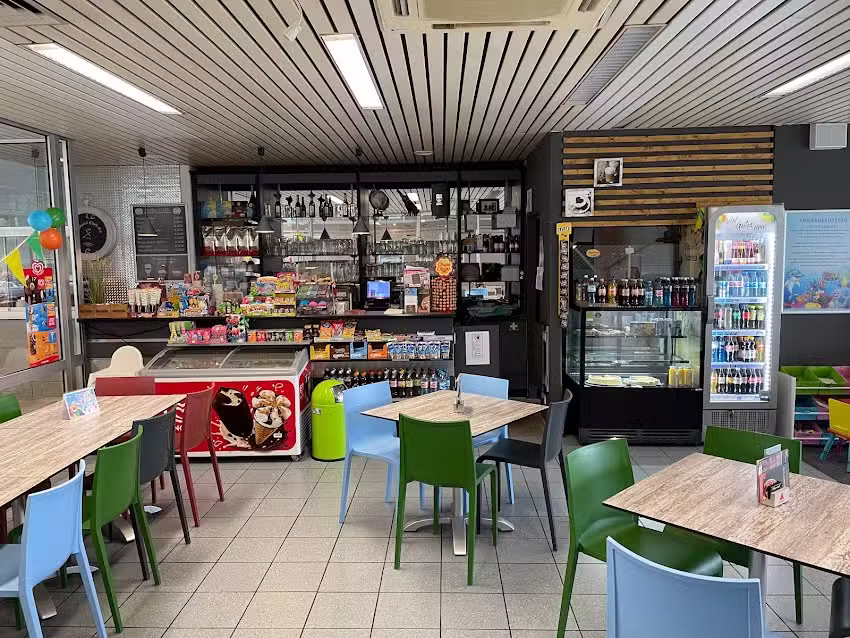 G&uuml;vens Bistro im Hallenbad