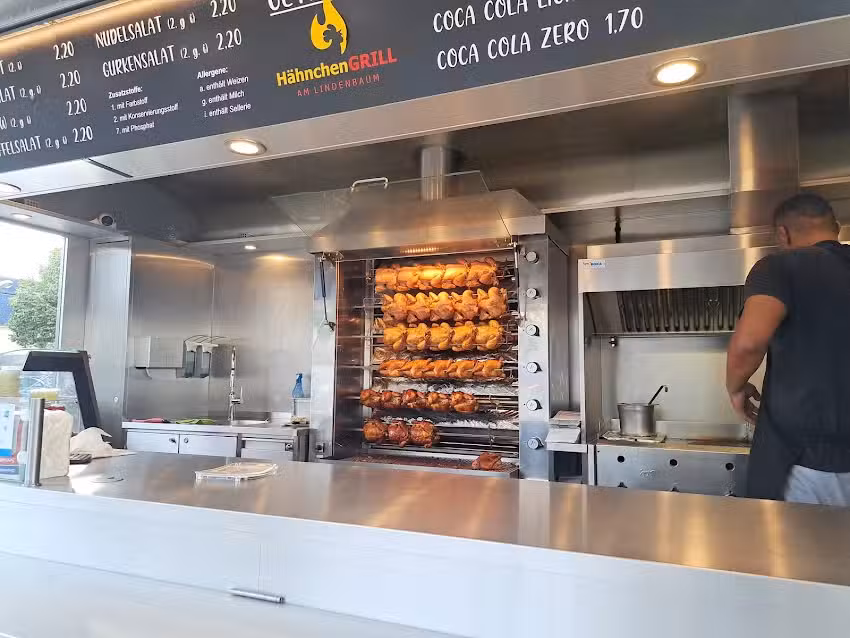 H&auml;hnchengrill am Lindenbaum