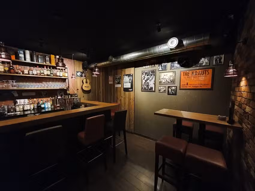 HANAU A GO GO Bistro / Bar