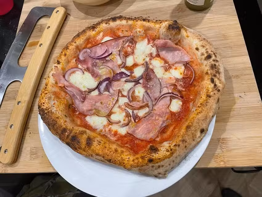 Hauinapoli &ndash; Pizza aus dem Holzbackofen