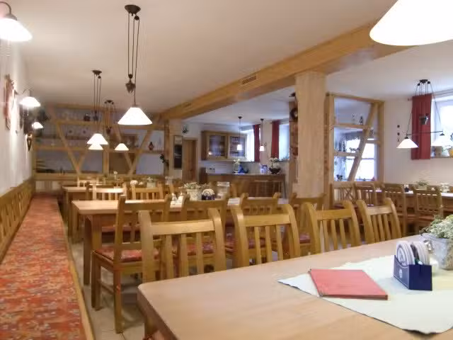Heckenwirtschaft Zum Alten Kuhstall -Winzerbauernhof
