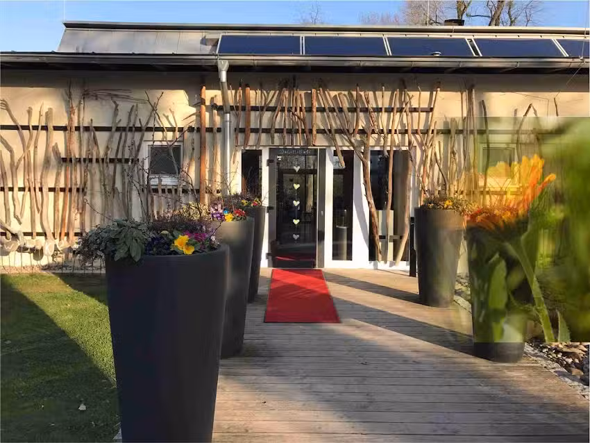 Hegestrand 3 &ndash; Restaurant Wasserburg &ndash; Cafe Wasserburg